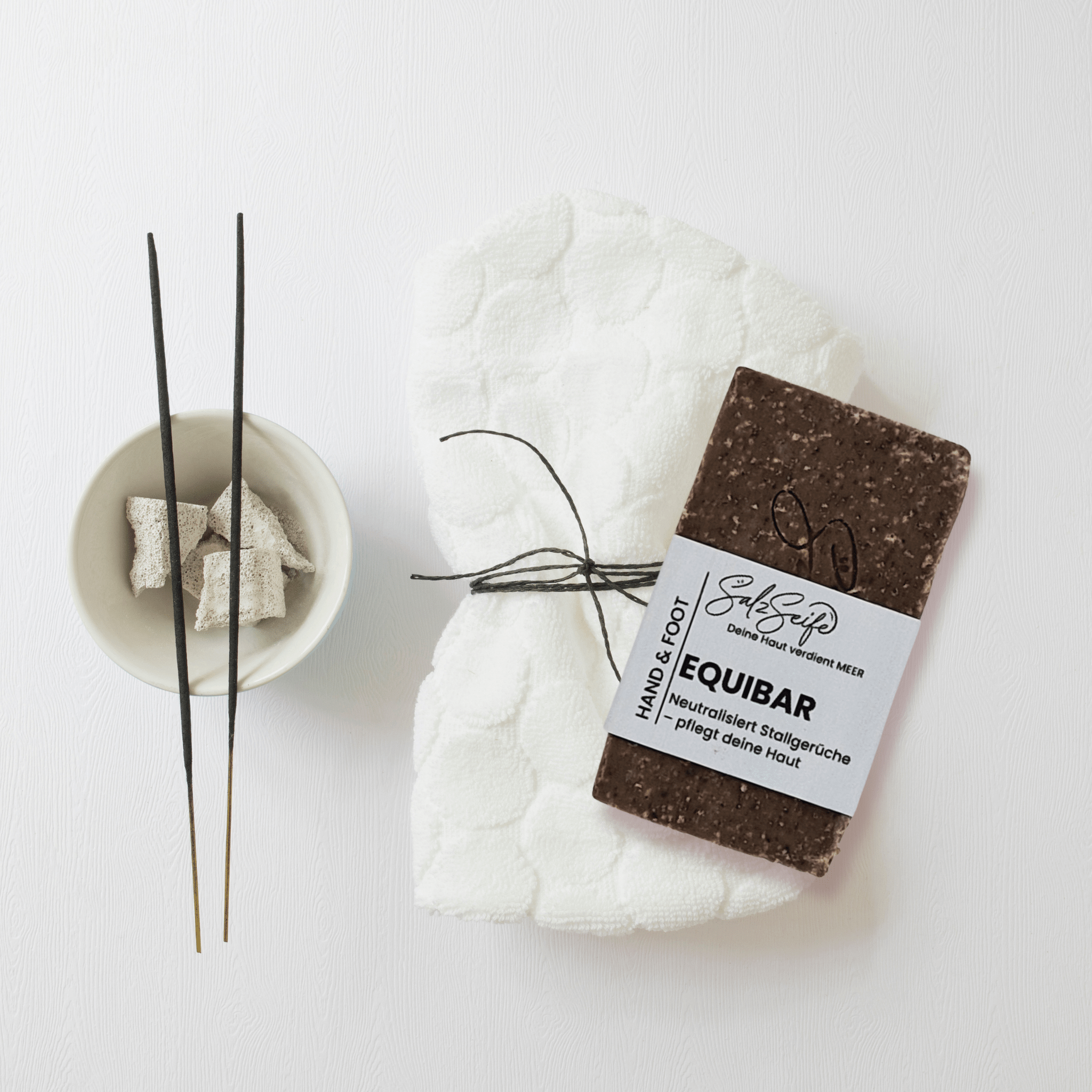 EquiBar Kaffee Seife als rechteckiges Seifenstück auf hellem Hintergrund